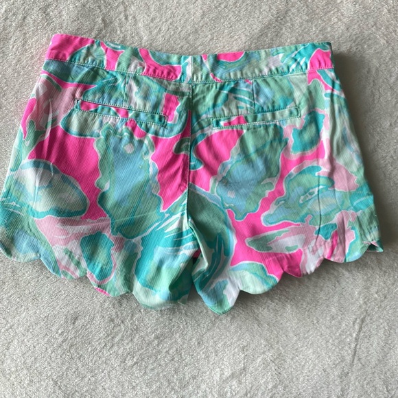 Lilly Pulitzer scalloped-hem shorts, size 2 - Picture 3 of 12